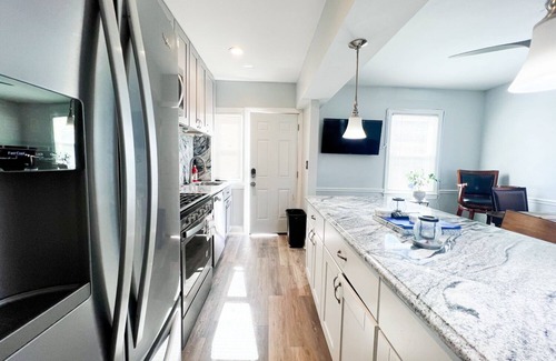 Benning House | Charming 3-bedroom house with WiFi and AC in Washington