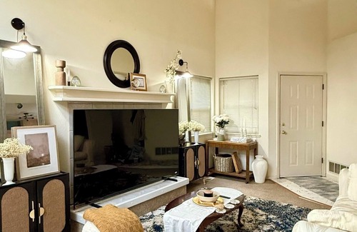 Abbott Loop House | Charming 3-bedroom house; minutes from Alaska Zoo