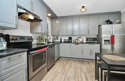 Charlotte House | Charming 3-bedroom house with Movie Theater Mins away from Uptown
