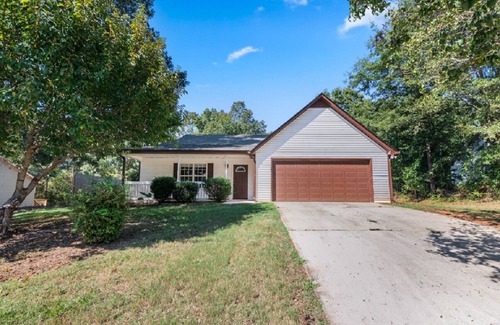 Covington House | Charming 3-bedroom house with WiFi and AC in Covington.