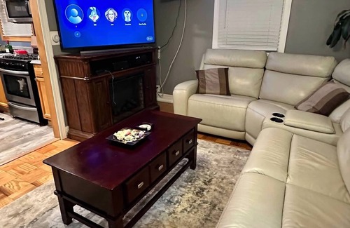 Lafayette House | Charming 3-bedroom house with WiFi, AC and everything you need for a weekend.