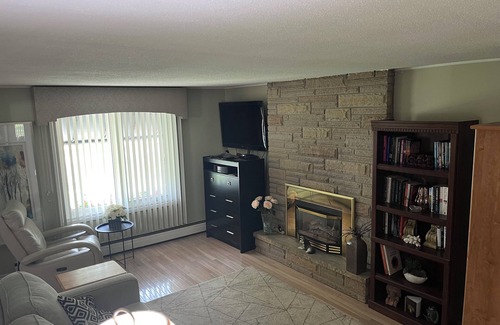 Woodslee House | Charming 3-Bedroom Home