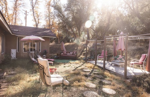 Oakhurst House | Charming 3-bedroom home perfect for families or larger groups in Oakhurst, CA.