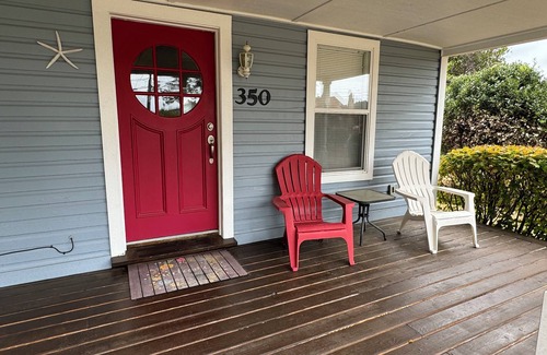 Florence House | Charming 3-bedroom house in delightful Florence w/WiFi Walk to Shops and River