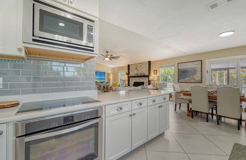 Whitfield House | Charming 3-bedroom house with private pool and in delightful Sarasota.