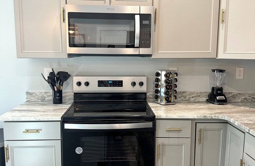 Lyman House | Charming 3-bedroom house in delightful Wellford with new appliances, WiFi, AC