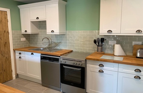 Anlhiac House | Charming 3-bedroom house with WiFi in NarthiacnLa Maison Galloise-Honeysuckle