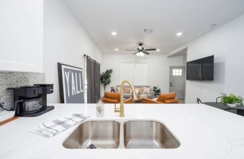 Brenham House | Charming 3-bedroom house in fabulous Brenham with WiFi, AC