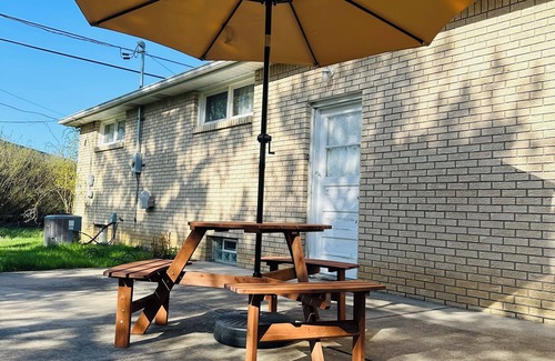 Cheektowaga House | Charming 3-bedroom house in Buffalo with WiFi and AC