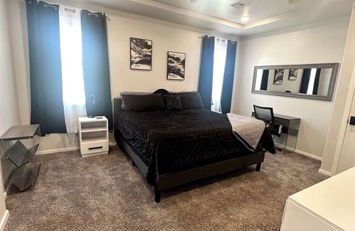 Biggs Field House | Charming 3-bedroom house in marvelous Horizon with WiFi, AC