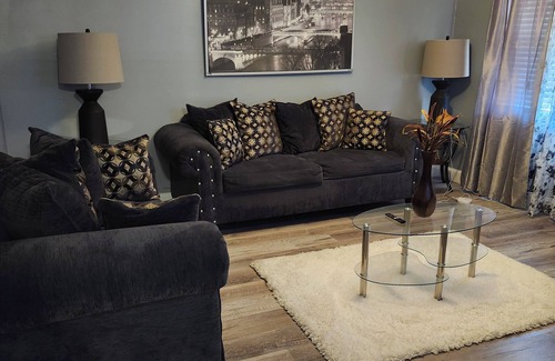 Parkway Village House | Charming 3-bedroom house with AC and WiFi in marvelous Memphis