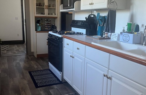 Garden County House | Charming 3-bedroom house in wonderful town of Oshkosh, family and pet friendly!