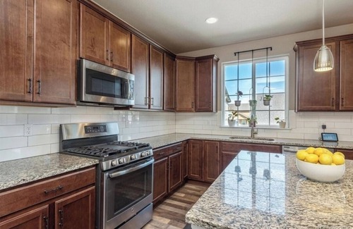 Aurora House | Charming 3-bedroom house w/AC, high speed internet, private office near Airport
