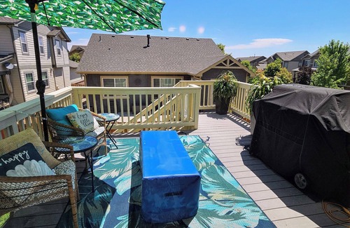Aurora House | Charming 3-bedroom house w/AC, high speed internet, private office near Airport