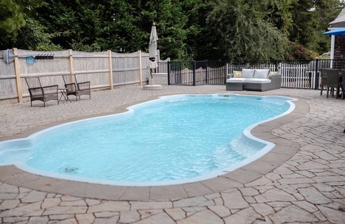 East Dennis House | Charming 3-bedroom house in a quiet East Dennis neighborhood with pool & jacuzzi