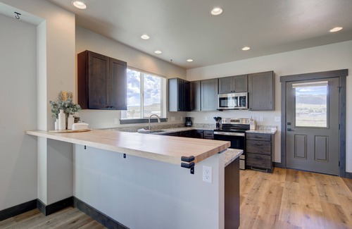 Ennis House | Charming 3-bedroom house with WiFi, AC in serene Ennis