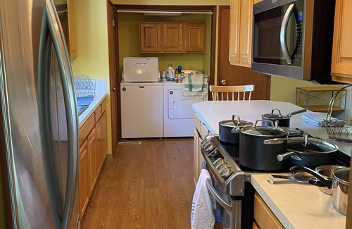 Moscow House | Charming 3-bedroom house in Moscow with AC, WiFi, beautiful back yard with deck