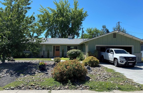 Moscow House | Charming 3-bedroom house in Moscow with AC, WiFi, beautiful back yard with deck
