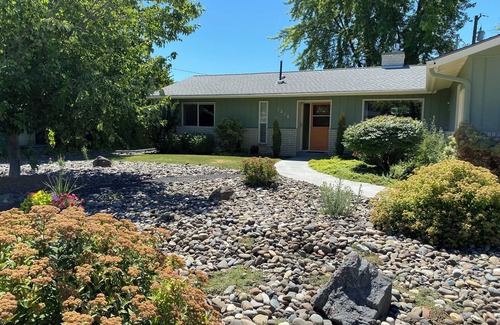 Moscow House | Charming 3-bedroom house in Moscow with AC, WiFi, beautiful back yard with deck