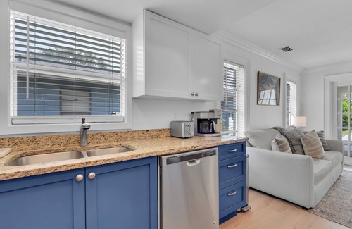 Naples Park House | Charming 3-bedroom house in lovely Naples with AC, Pool and Pet Friendly