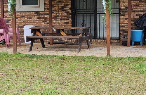 Tougaloo House | Charming 3-bedroom Magnolia house with AC, WiFi in tranquil Clinton