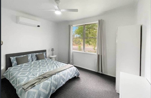 Benalla West House | Charming 3 Bedroom Railway Cottage