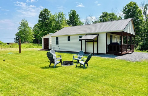Pulaski Cottage | Charming 3-bedroom Sandy Pond cottage with AC, WiFi