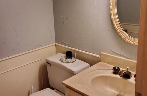 Bedford House | Charming 3-bedroom Townhome with Fireplace and Private Patio
