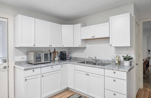 Battle Creek Apartment | Charming 3-bedroom apartment with AC - Walking Distance to Downtown!