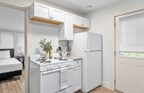 Battle Creek Apartment | Charming 3-bedroom apartment with AC - Walking Distance to Downtown!