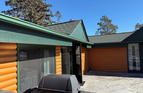 Breezy Point Cabin | Charming 3-bedroom cabin with WiFi, fitness room in Breezy Point