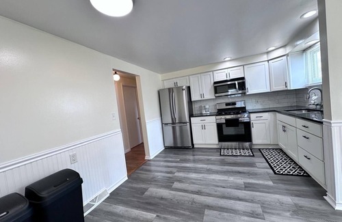 Cheektowaga House | Charming 3-bedroom house near to airport, Niagara, bills stadium