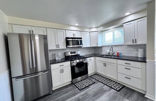 Cheektowaga House | Charming 3-bedroom house near to airport, Niagara, bills stadium