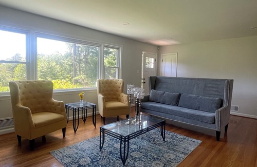 Hunter Mill House | Charming 3-bedroom house in wonderful Great Falls with WiFi, AC