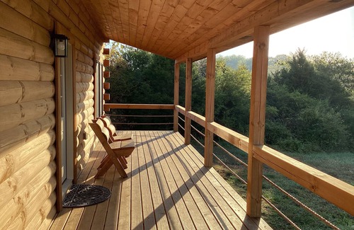 Madisonville Cabin | Charming 3-bedroom cabin with WiFi, AC in serene countryside