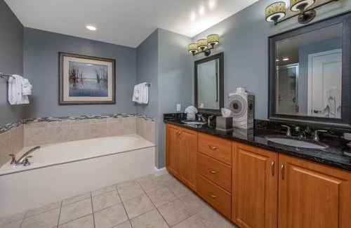 Marco Island Resort | Charming 3-bedroom resort with fitness room, WiFi in amazing Marco Island.