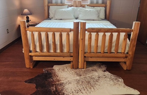 Marshalltown Cabin | Charming 3-bedroom lodge at Wolfe Ranch of Marshalltown