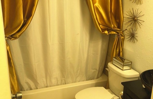 Village De L'Est House | Charming 3-bedroom house in vibrant New Orleans area with WiFi and AC!