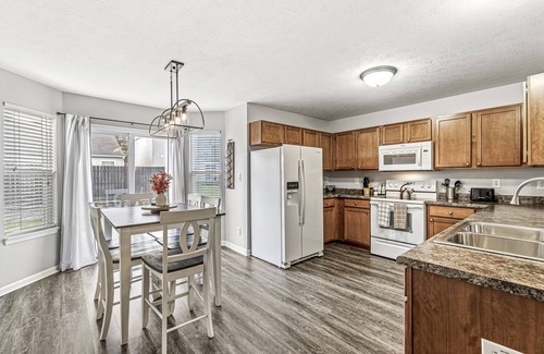 Noblesville House | Charming 3-Bedroom Ranch, Steps from Klipsch Music Center Shopping and Dining