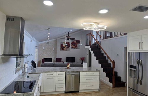 Goldenrod House | Charming 3-bedroom house with WiFi, AC in Winter Park