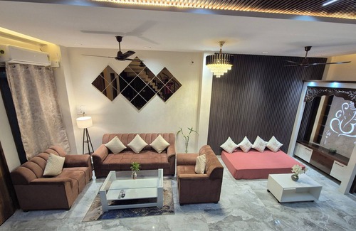 Varanasi Villa | Charming 3-bedroom villa with AC and WiFi in prime location in Varanasi