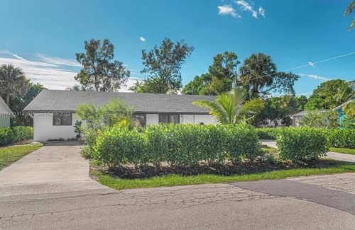 Stuart Villa | Charming 3-bedroom villa with AC, WiFi in lovely Stuart
