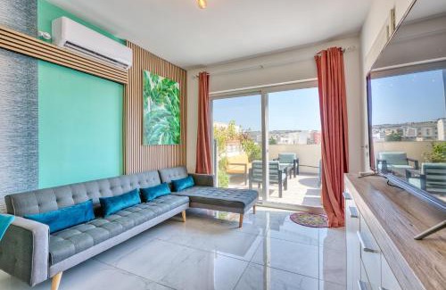Msida Apartment | Charming 3 bedroom with jacuzzi and terrace near university MCAR1-2
