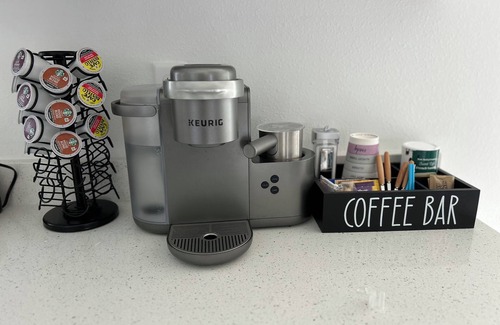 Fellowship House | Charming 3-bedroom with WiFi, AC, big backyard, 8 minutes away from WEC & HIT.