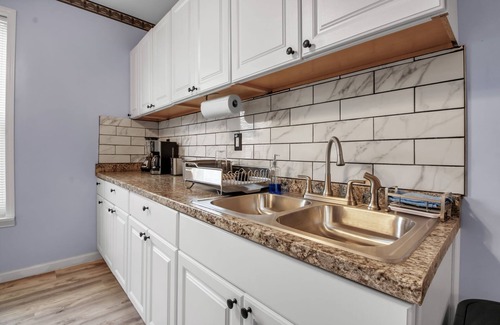 Buffalo House | Charming 3-Br House in lovely Buffalo with AC, WiFi & Free Parking