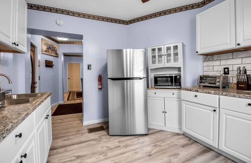 Buffalo House | Charming 3-Br House in lovely Buffalo with AC, WiFi & Free Parking