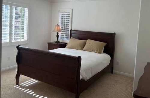 Turtle Ridge House | Charming 3 BR Near Beach/UCI
