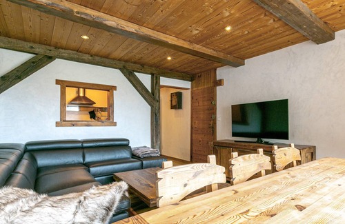 Le Cret Apartment | Charming 3-Room Apartment with WiFi, Ski Shuttle Access, Mountain Views