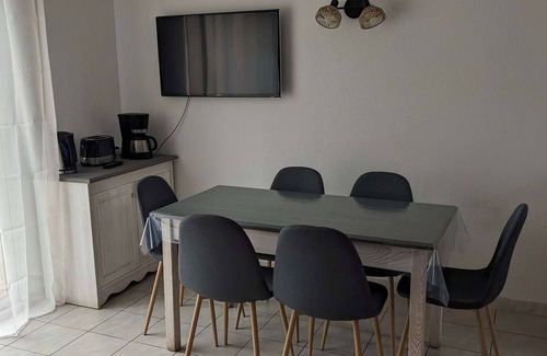 Salavas House | Charming 3-Room Duplex, Pool Access, Pet-Friendly, WiFi, Parking - Sleeps 6