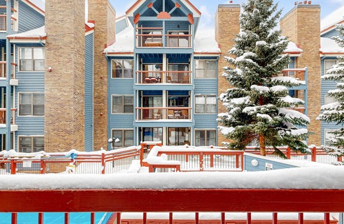 Historic District Apartment | Charming 333-Sq.Ft Studio w/Hot Tub, Pool, Gym & Sauna Access